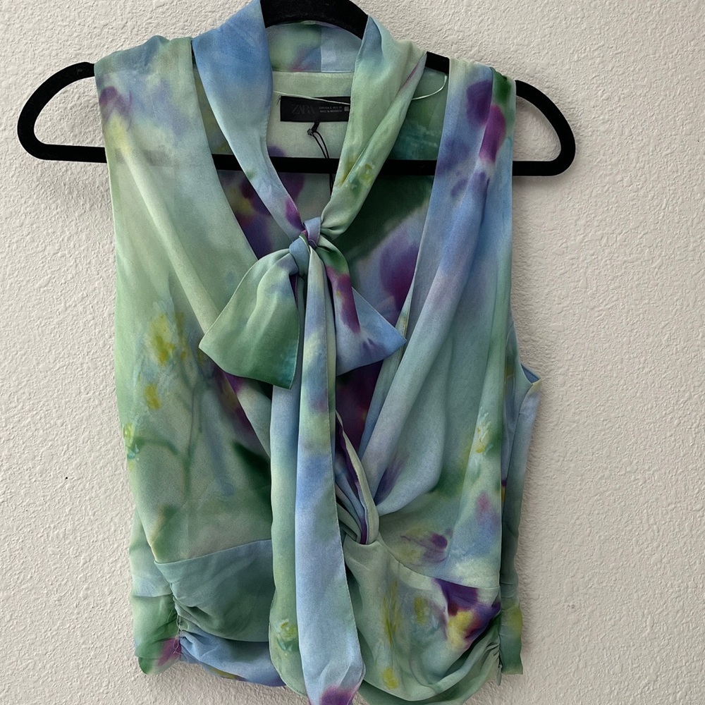 Zara Multicolor Sleeveless Blouse. V-Neck with Bow Tie Neckline
Tie-Dye
Sz SM - Picture 3 of 16